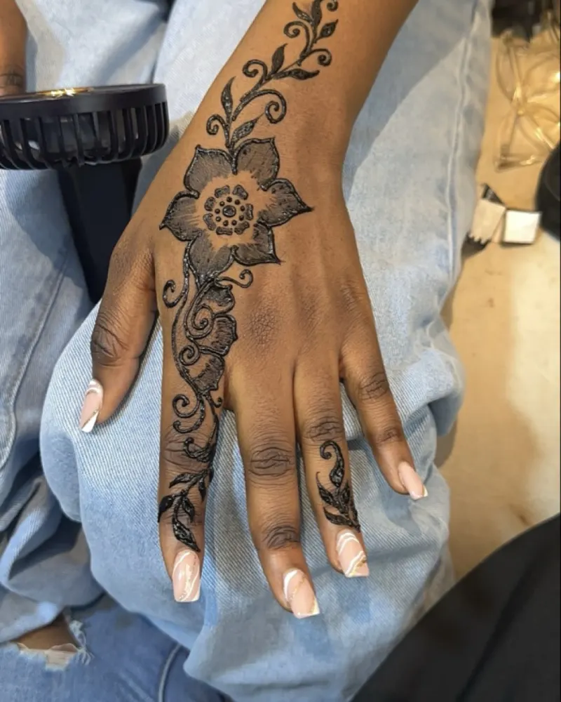 Moderate Henna Design